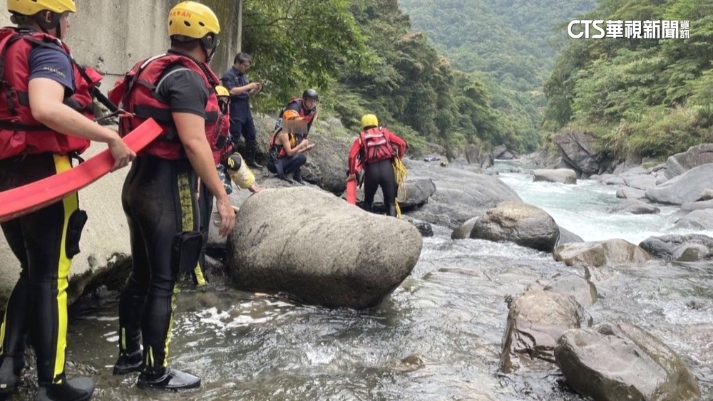 3人烏來泛舟1失蹤　逾20救難員和時間搶命