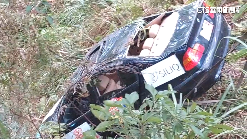 台東拉力賽翻車意外！　連兩車過彎失控墜落邊坡