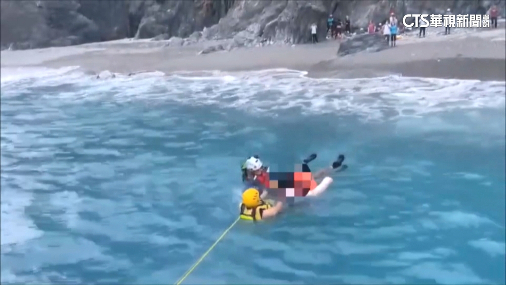 男「烏岩角」攀岩滑倒　救難隊走「水路」助送醫