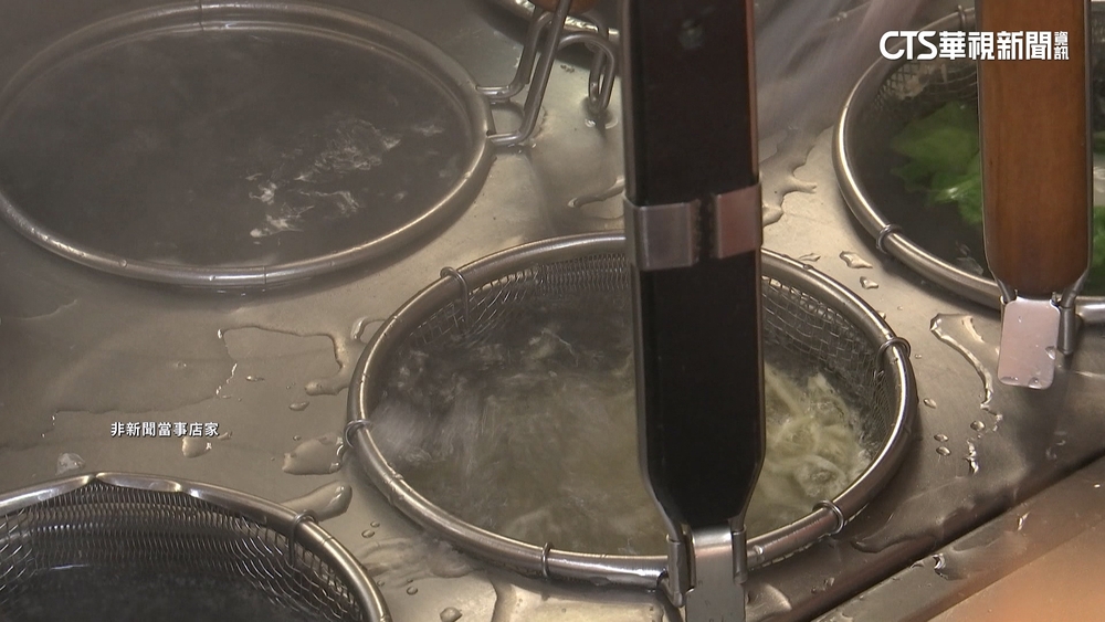 解密麵店「排水槽」用途　業者：過濾雜質和溢水