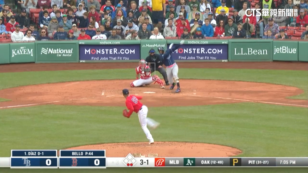 紅襪外野手「超美技」　接連沒收兩發全壘打