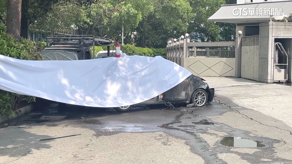 男子開車撞工廠後被燒死　警：衝撞前車已起火