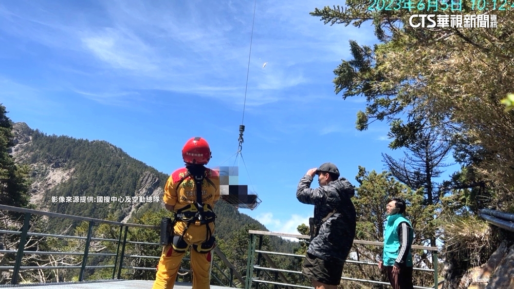 男登山客攀玉山主峰　突倒地吊掛送醫不治