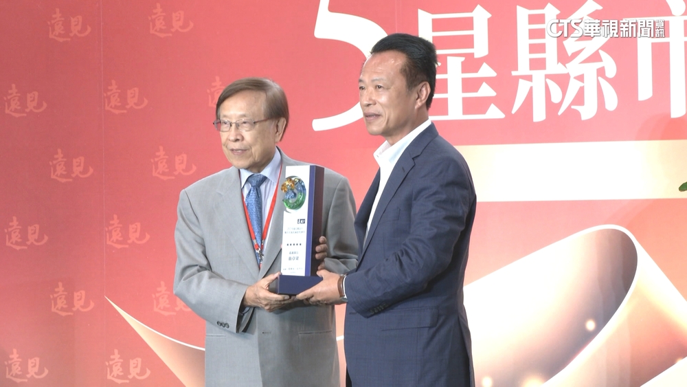 翁章梁蟬聯五星首長　激動讚鄉親「五星縣民」