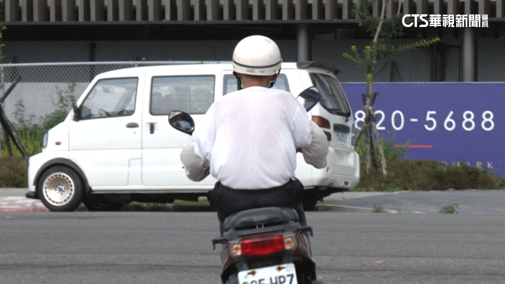 騎車上班遇追撞車禍　戴半罩安全帽警送醫亡