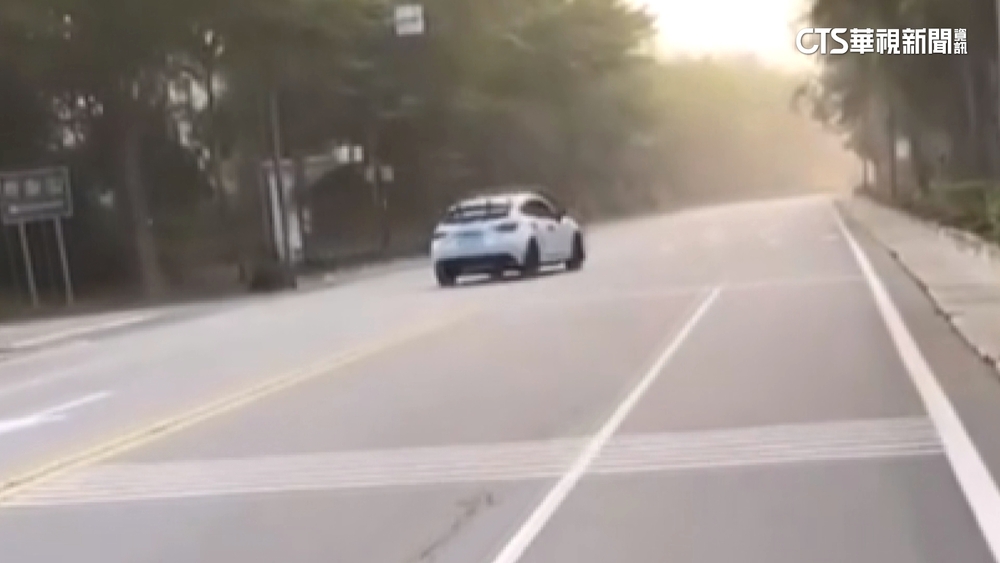 金門權利車馬路囂張「蛇行」　最高恐遭罰2萬4千元