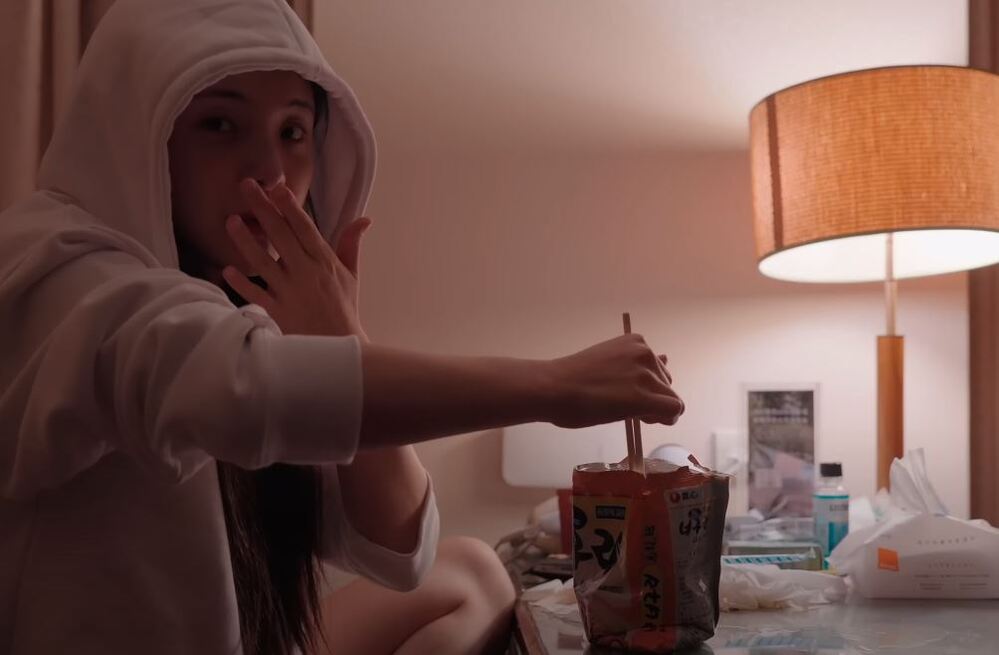 李多慧展示「韓國男生當兵時」泡麵吃法　網驚訝：第一次看到