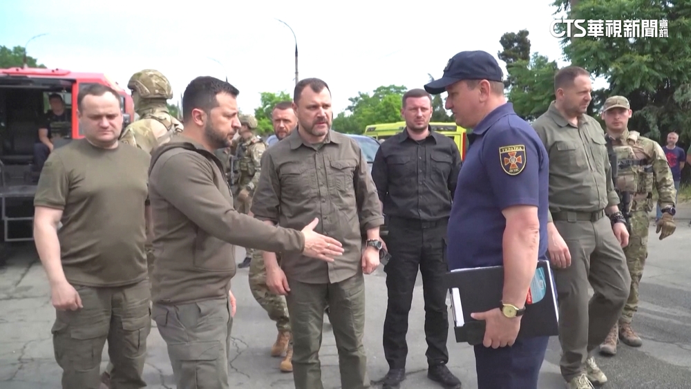 烏水壩遭毀釀災情　澤倫斯基視察災區