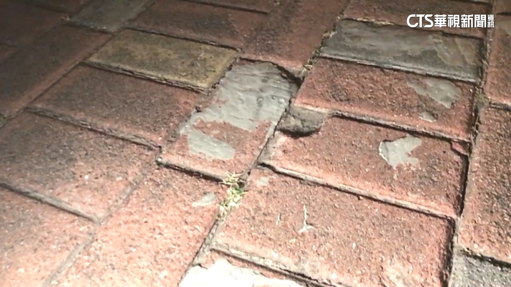 台南「恐怖人行道」　地磚高低落差害婦人跌斷手！