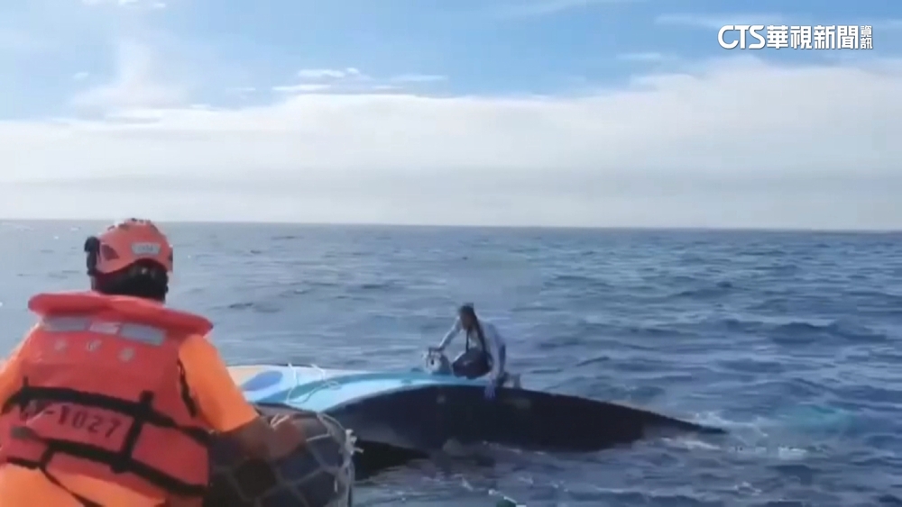 龜山島垂釣驚魂！　鋁殼舢舨船進水　海巡馳援救3人