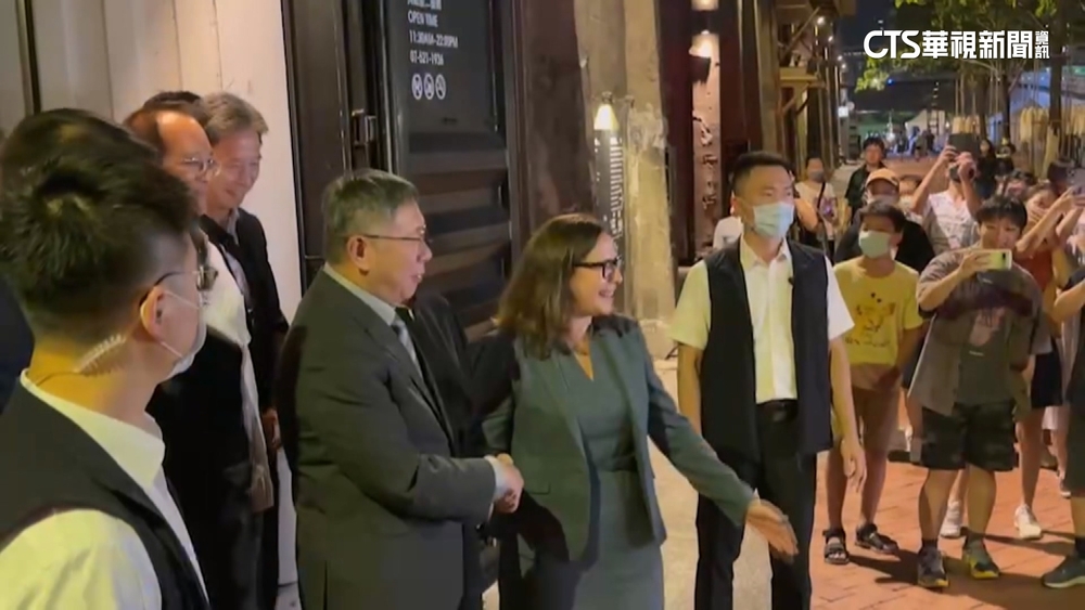 柯P與AIT主席高雄餐敘　面談逾2小時後離開