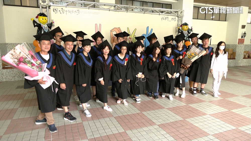 不放棄進修機會　台中科大空中進修學院畢典