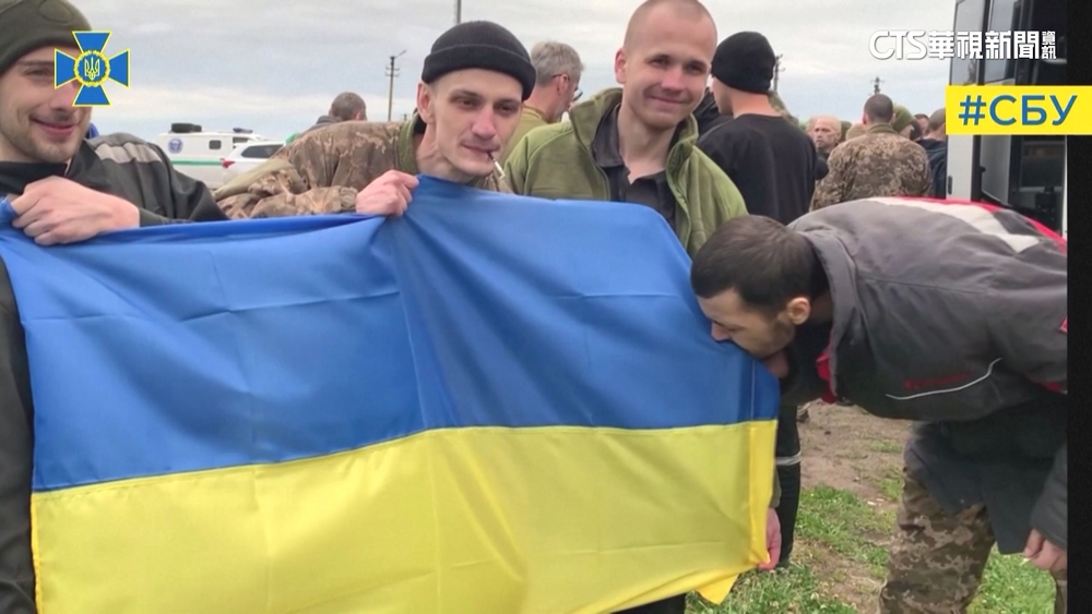 烏俄換俘　94俄籍95烏籍戰俘終獲釋返鄉