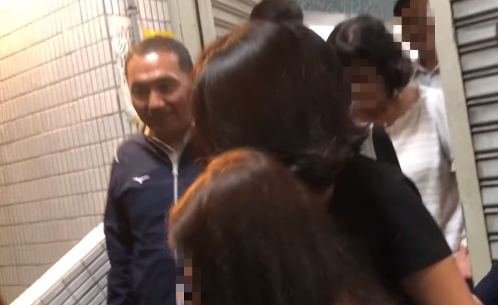 侯友宜家長說明會竟用「候用校長」當人牆？　議員曬截圖怒喊：滿腹怒火