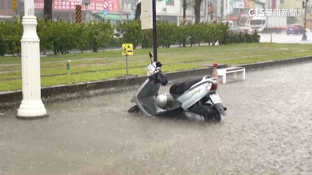 24小時累積雨破百毫米　高雄多處傳災情