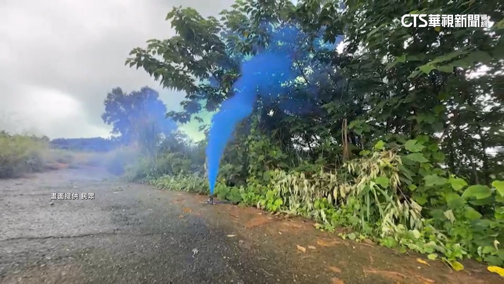 搶拍南投老樹「仙氣照」　攝影玩家狂噴煙霧惹議