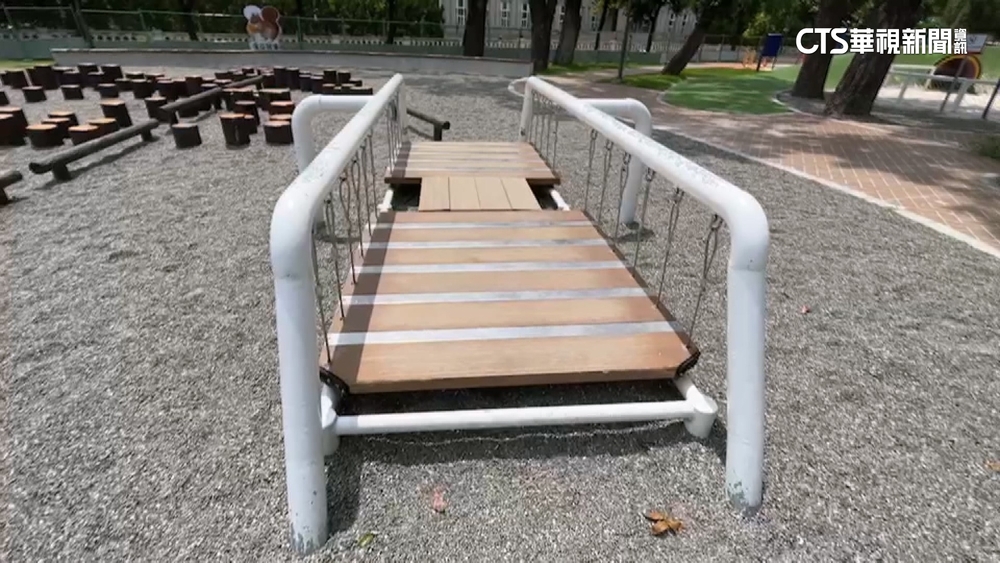 男童公園玩「搖晃橋」遭夾斷腿　公所：使用不當
