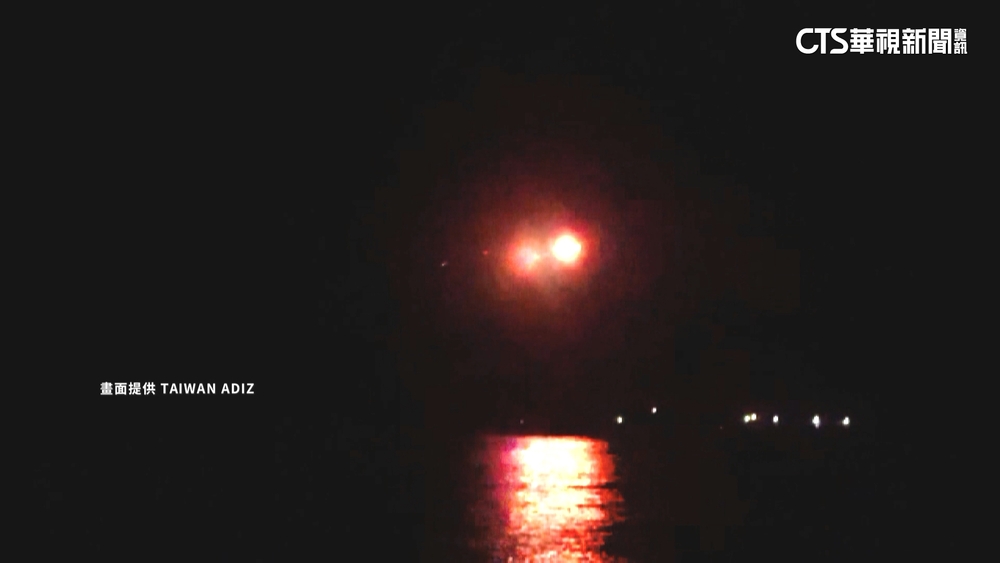 陸軍航特部「神鷹操演」　地獄火飛彈照亮夜空