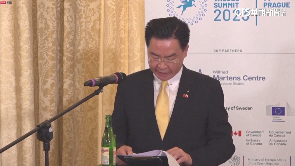 吳釗燮捷克智庫演說　罕見與捷克總統同台