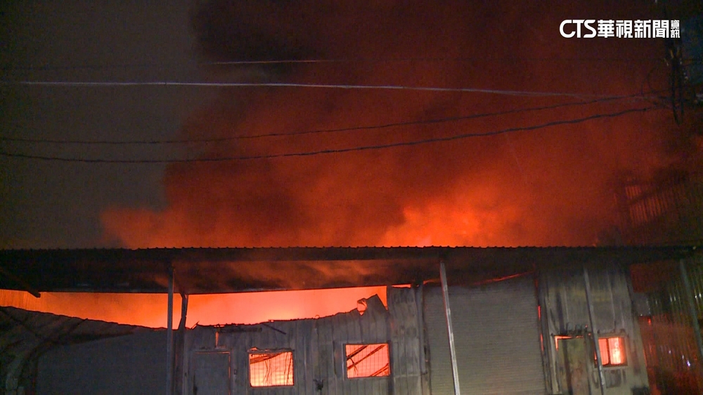 社子島工廠深夜火　燒逾6小時　火勢清晨撲滅