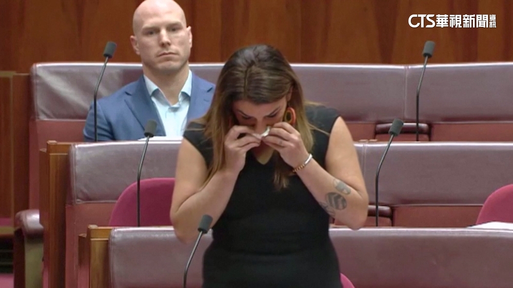 澳國會也爆醜聞！　女議員淚訴遭自由黨同僚性侵