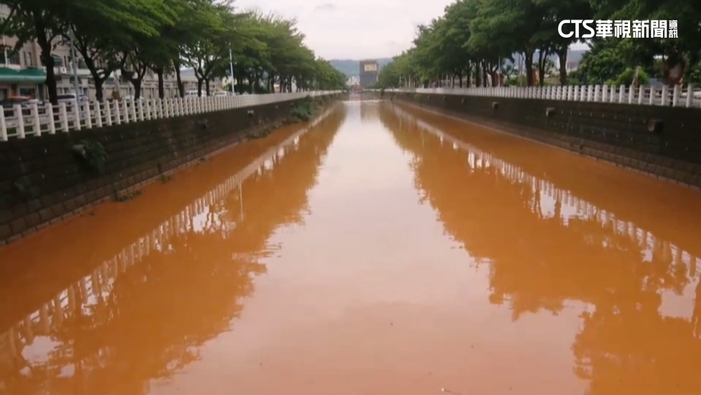 梧棲大排雨後變「黃河」　議員批1.2億治水失靈