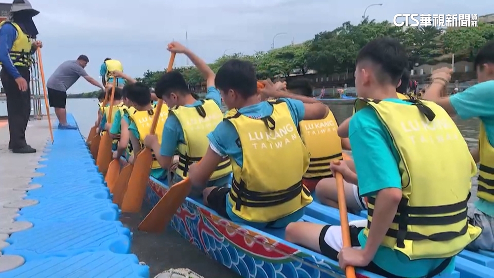 端午節將近　彰化龍舟賽重啟　選手「跑溪」練習