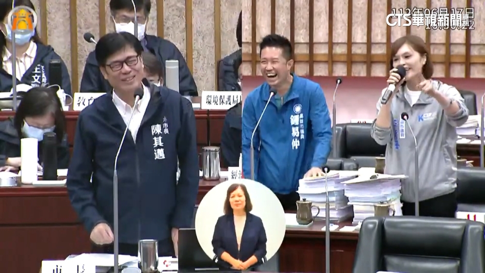 陳其邁議會唱「紅豆」　有偷練？　這回沒走音