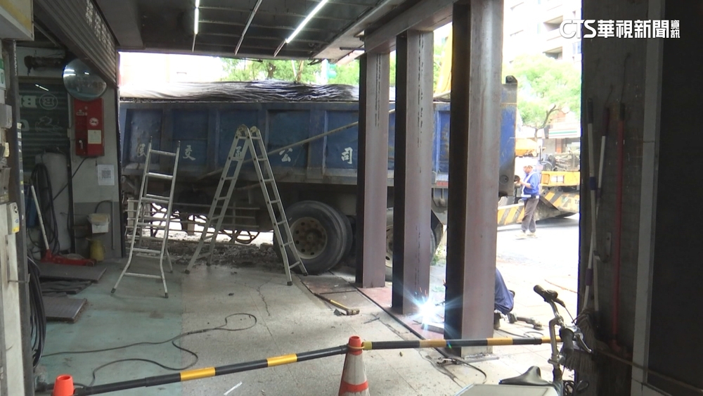 砂石車撞斷結構柱　6鋼柱救危樓！安置5戶16人