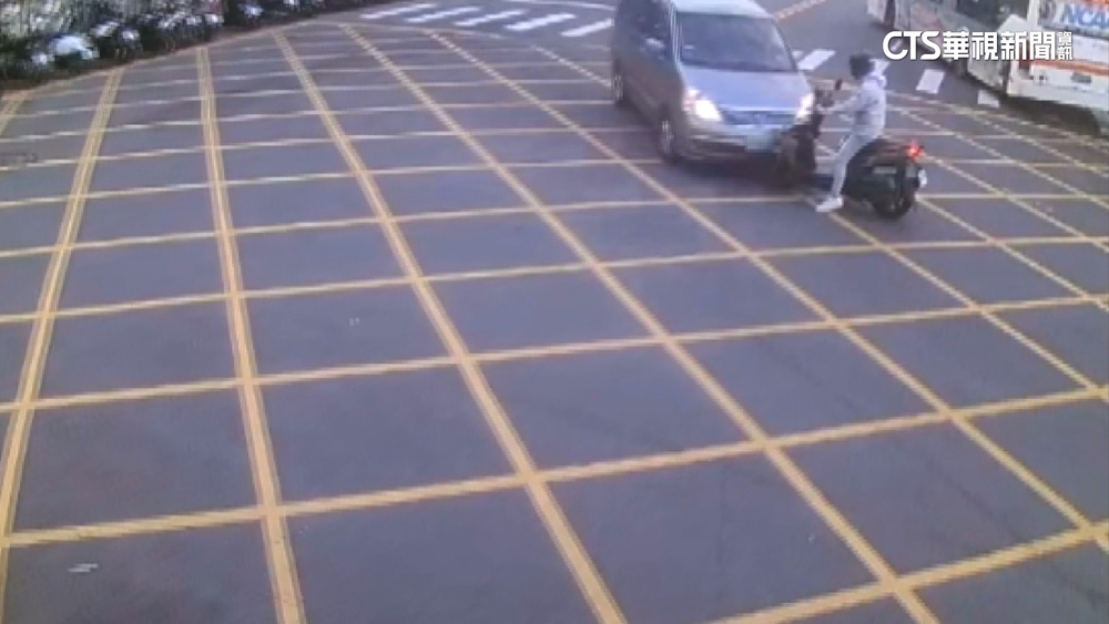 僑光科大前90度彎道無號誌　視線死角車禍多