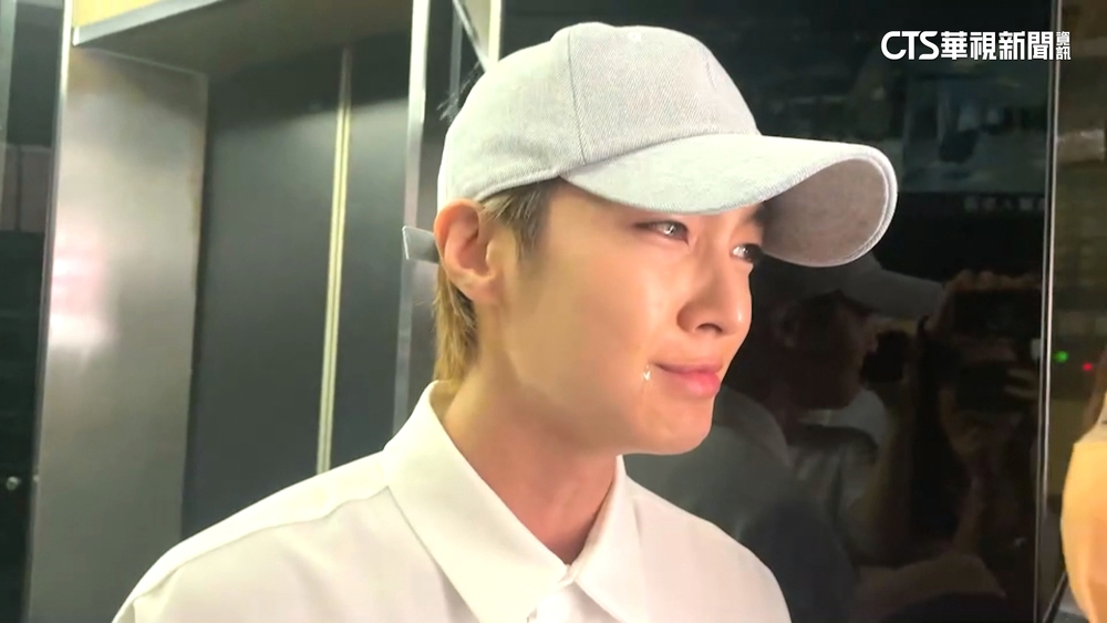 網紅記者會　炎亞綸突現身道歉！　耀樂崩潰趴桌