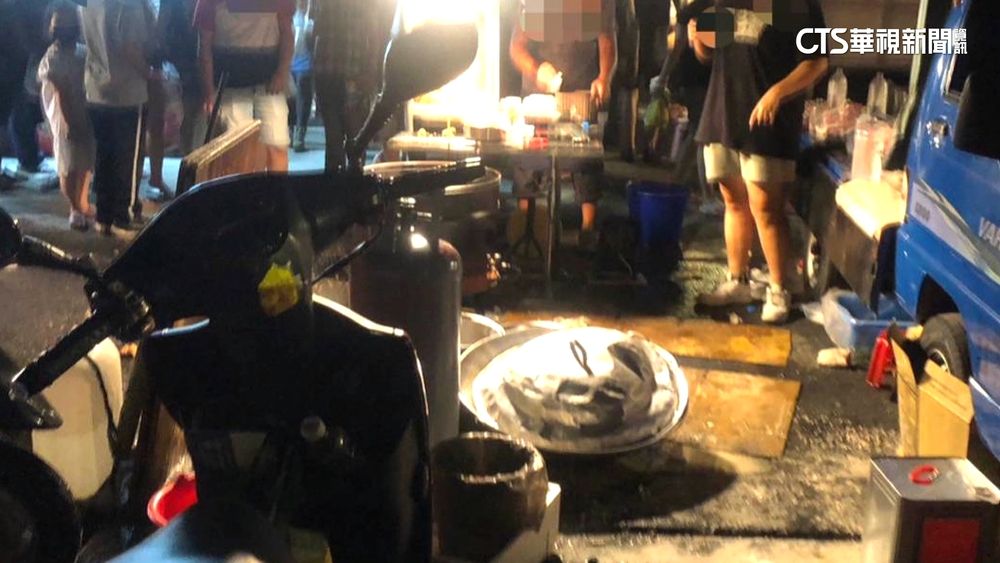 母子騎車逛夜市突暴衝撞油鍋　4歲童燙傷送醫