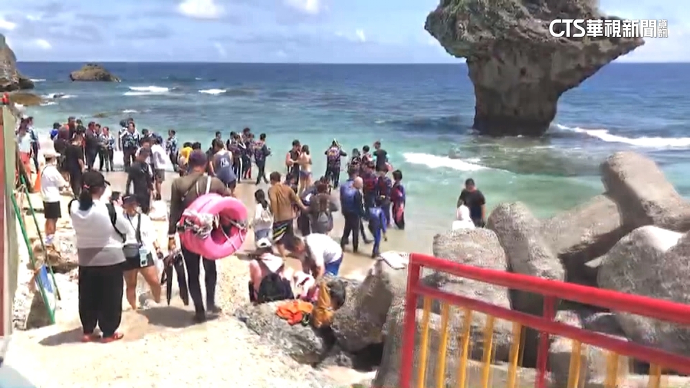 連假首日估萬人登小琉球　船公司加開班次疏運