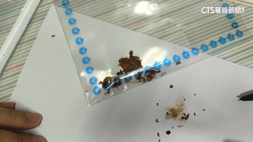 男當街抽毒菸遭盤查　友嗆警鼓譟.依毒品罪嫌偵辦