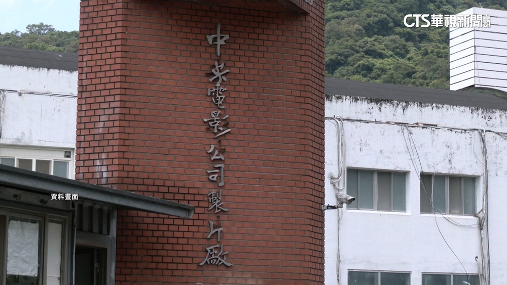 「中影文化城」突竄火舌　疊雜物木造倉庫起火