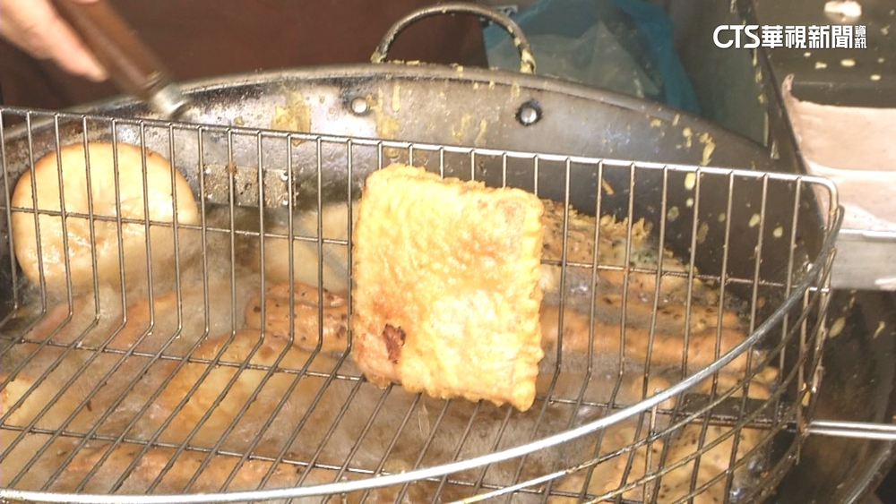 小琉球人潮擠爆　早餐店排隊人龍上百米