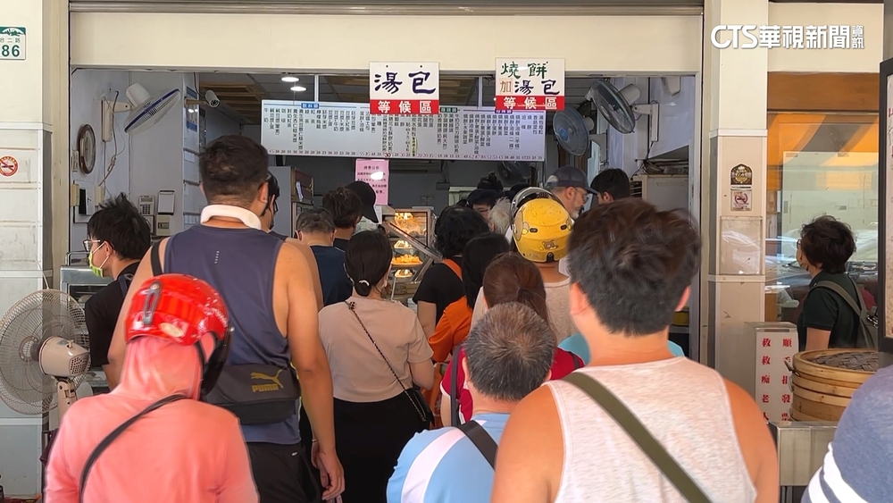 南台灣湧出遊人潮！　美食名店排隊1小時起跳