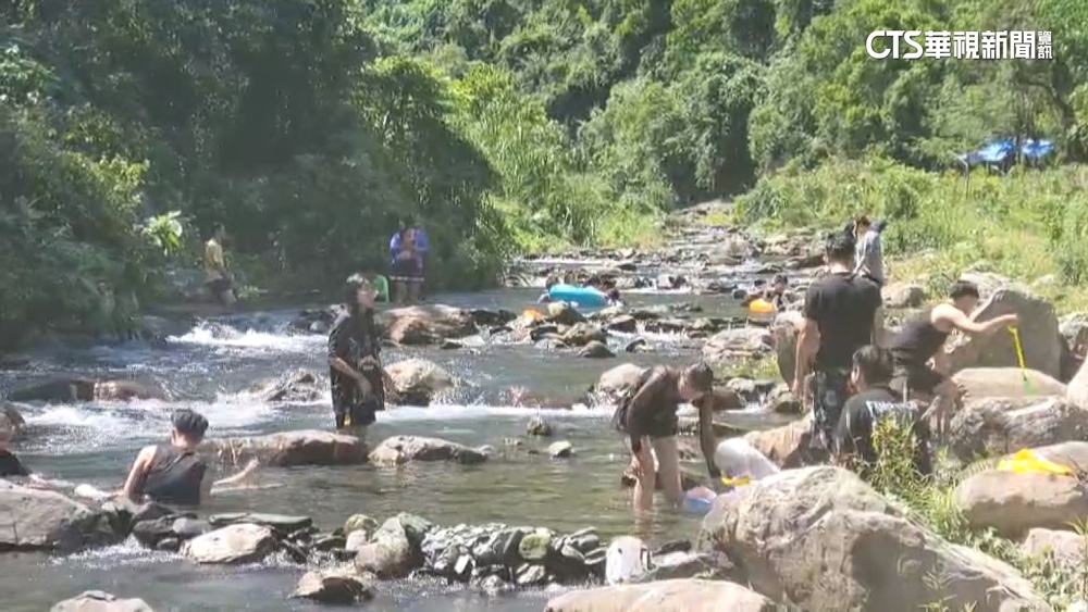 南台灣好熱！　阿里山.屏東野溪湧入避暑人潮