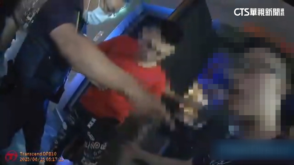 酒客起衝突強勢壓制　警也遭辣椒水波及