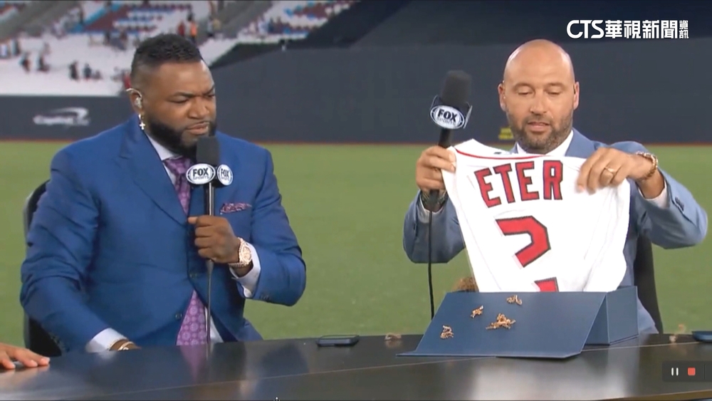 世仇哏玩不膩！　「前洋基隊長」狠丟老爹禮物