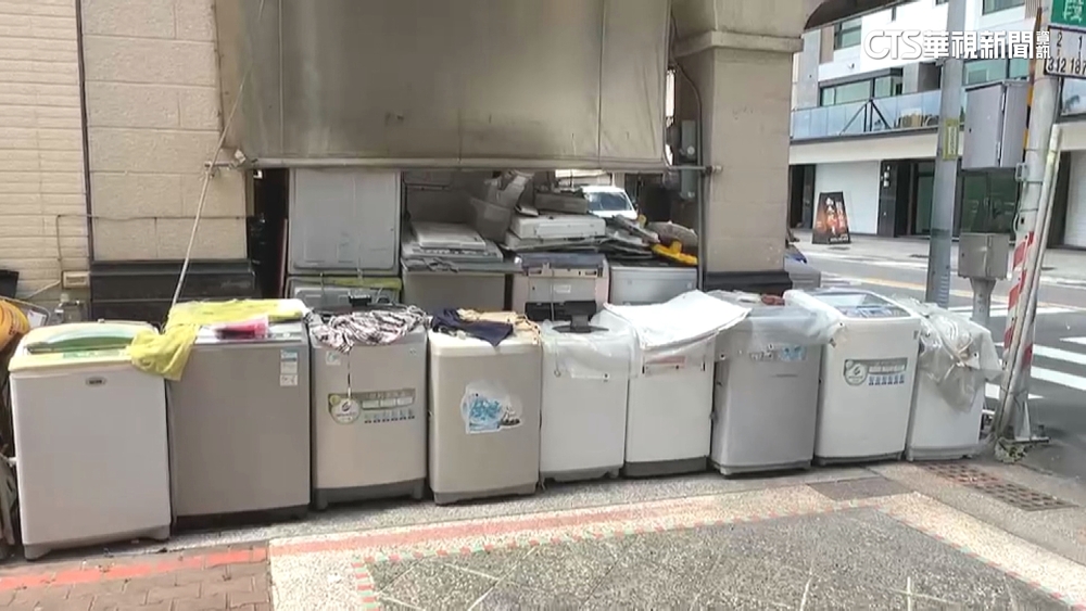 二手「電器山」占騎樓！　民眾檢舉直呼太誇張