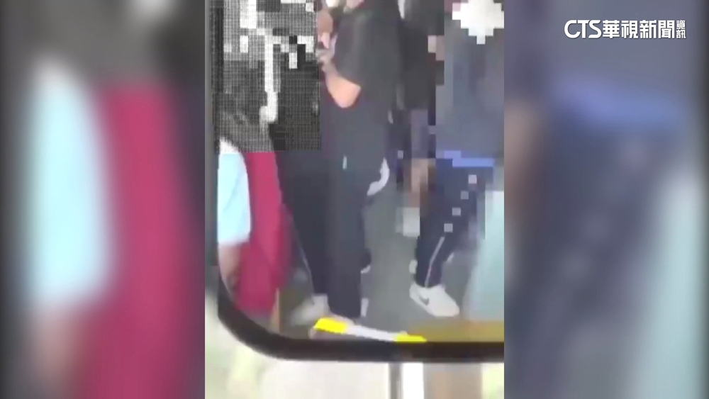 男公車緊貼性騷　被害女「拍鏡子」蒐證報案