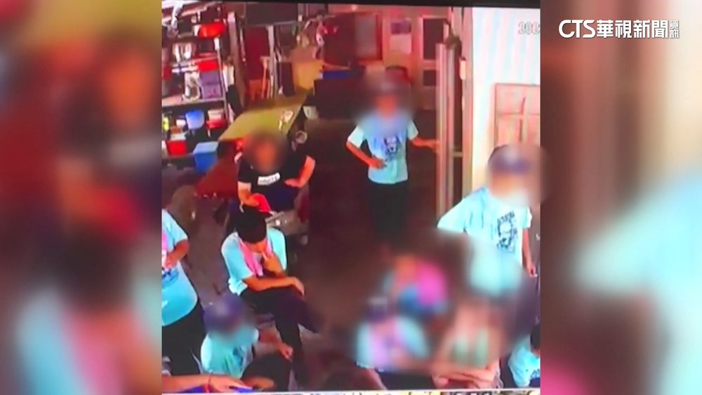 轎班闖民宅丟垃圾.吐檳榔汁　屋主怒：太過份