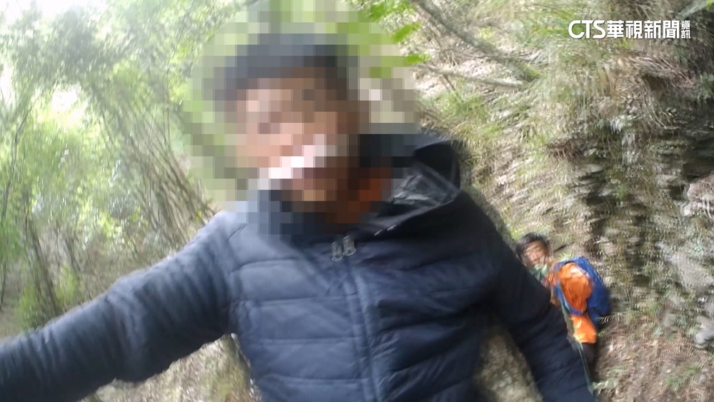 央大7人登山隊1學生墜70米深谷　救難隊攀崖搶救