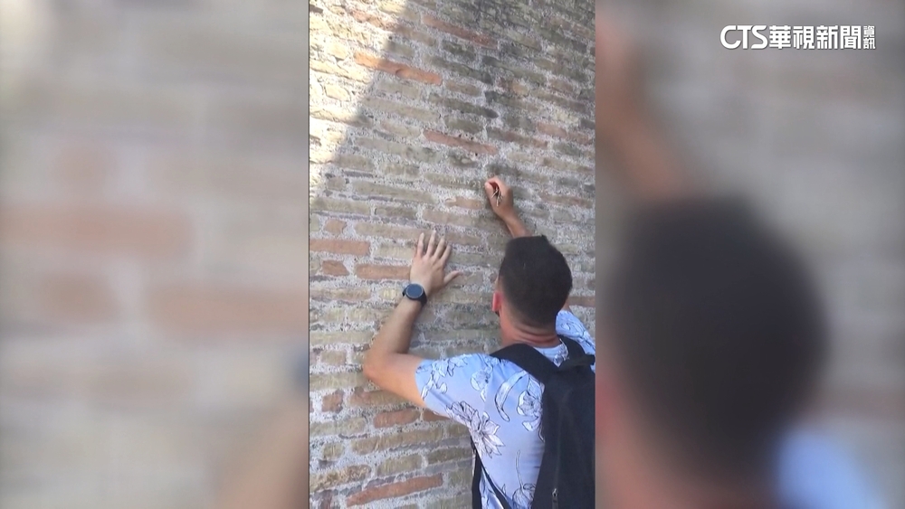 羅馬競技場牆上刻字　遊客破壞古蹟恐罰51萬台幣