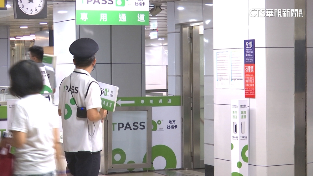 TPASS週六上路！　交長王國材盯場台鐵模擬演練