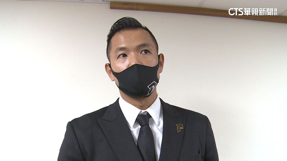 黑人駁性騷！　郭源元聲援大牙　「整排藍勾勾」力挺