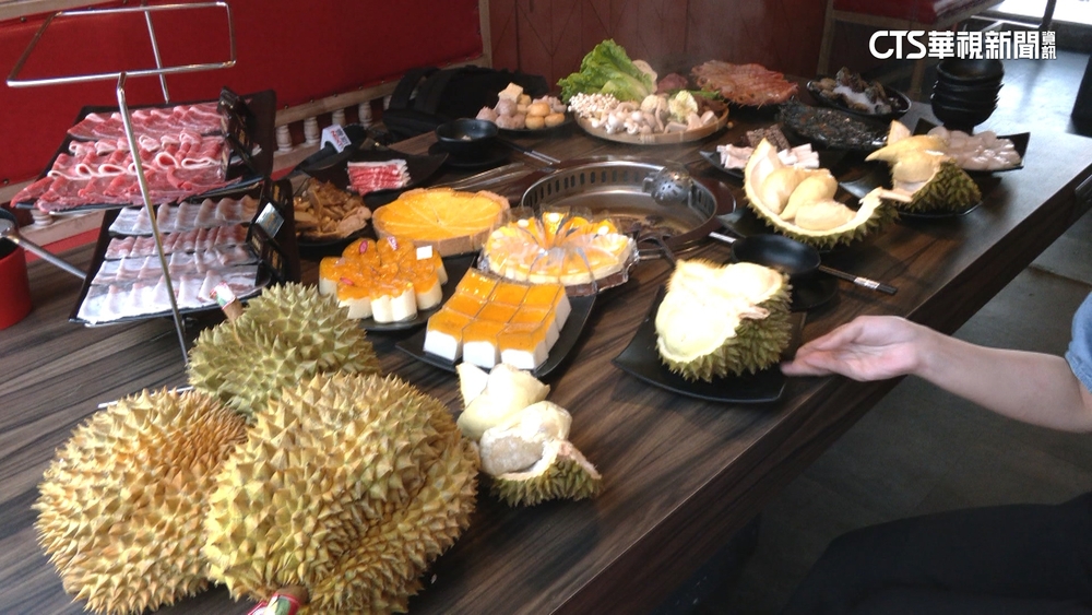 榴槤季到了! 業者推特殊口味火鍋、飲料、拉麵