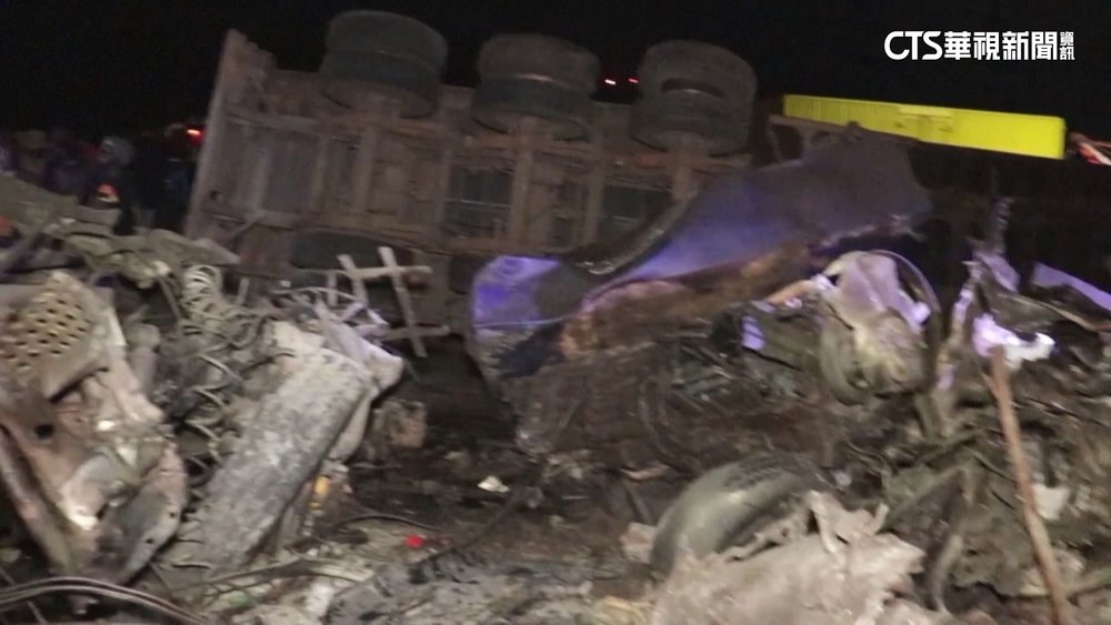 肯亞重大事故　貨櫃車連環撞殃及6車至少48死