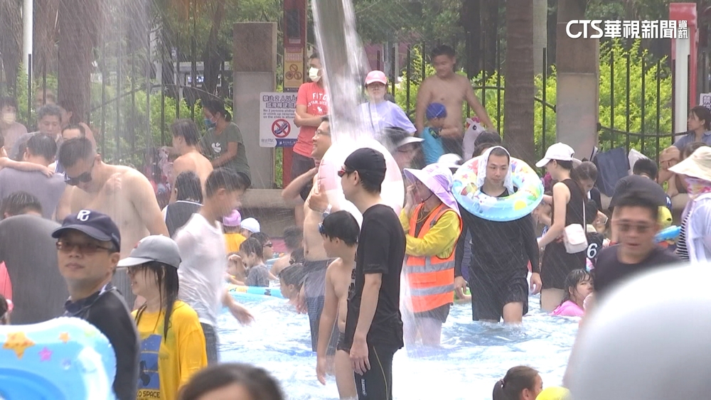 台北親水節登場！　今明兩天免費入園　人潮擠爆